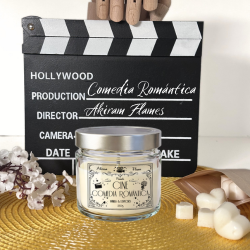 VELA AROMÁTICA COMEDIA ROMÁNTICA 300g| Vela de soja y coco con aroma especiado.